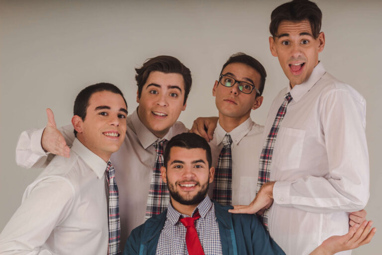 Comedia de la hostia: “Chicos católicos, apostólicos y Romanos”