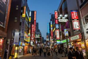 ¿Vivir en un cibercafé? La realidad actual de cientos de japoneses