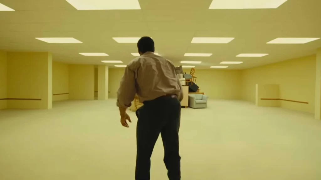 Backrooms: cuando el laberinto más fascinante de internet se vuelve una película desconcertante